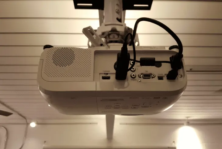 connecting epson projector