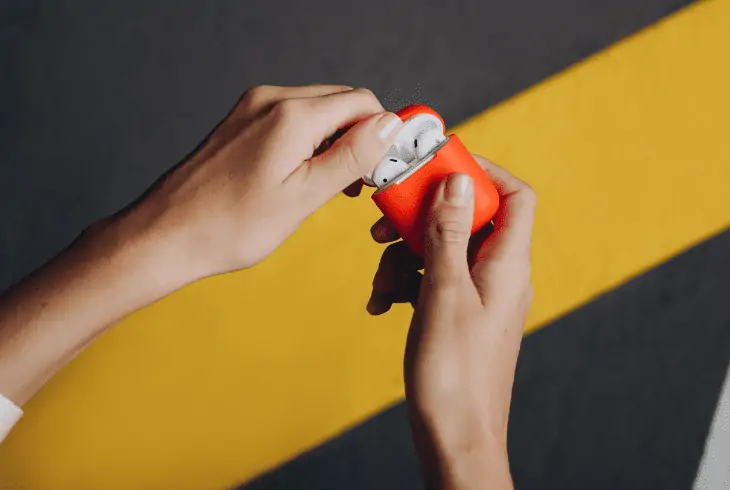 color or design of airpods