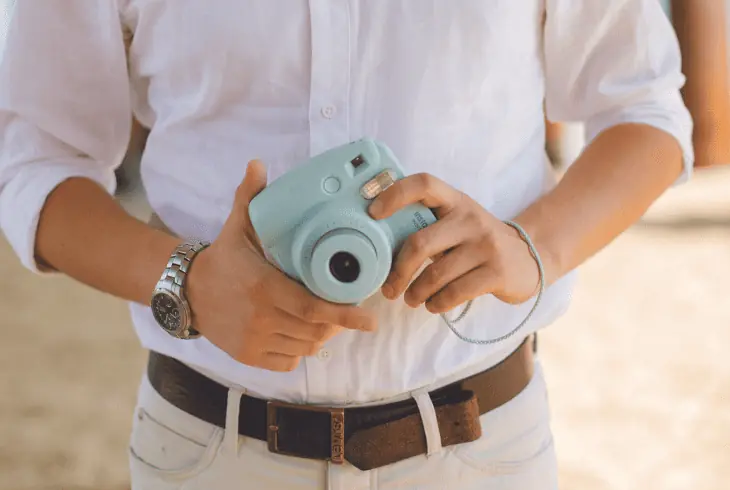 grip the camera properly