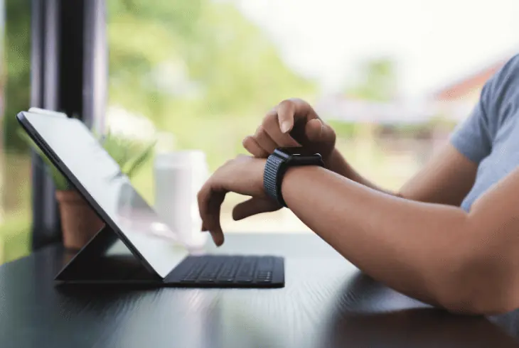 a guide how to charge the fitbit without charger